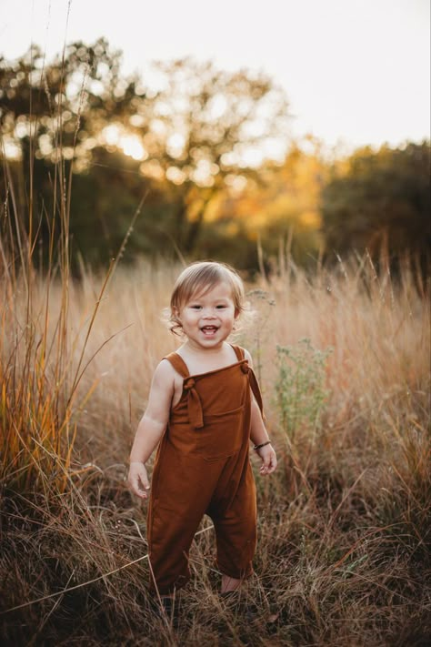 Two Wild Photoshoot Ideas, Toddler Photoshoot Boy, Toddler Boy Photoshoot, Boy One Year Photoshoot, Outdoor One Year Old Photoshoot, Toddler Outdoor Photoshoot, Kid Photoshoot Ideas, Kids Photoshoot Ideas, Woodland One Year Old Photoshoot