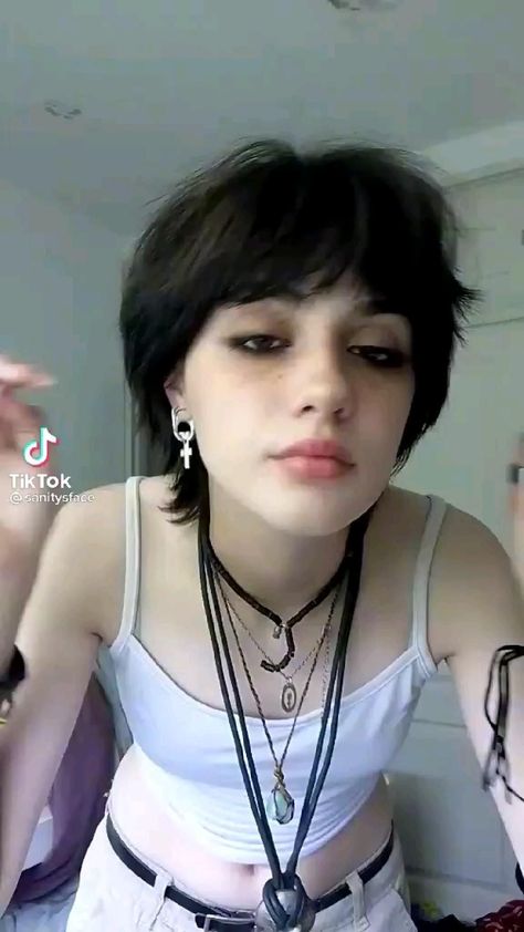 Hangodango on tiktok Very Short Grunge Hair, Short Fluffy Haircuts With Bangs, Grunge Pixie Haircut Straight Hair, Goth Haircut Short, Grunge Short Hair With Bangs, Women Mullet Short Hair, Short Gay Haircut, Short Alternative Hair, Short Pixie Hairstyle Women