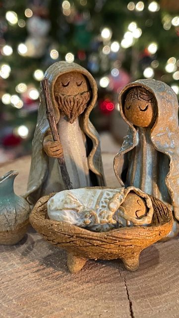 Polymer Clay Nativity Scene, Clay Nativity Scene Diy, White Nativity Set, Ceramic Nativity Set, Nativity Scene Diy, Holiday Pottery, Diy Gifts To Make, Jesus Mary And Joseph, Sculpture Art Clay