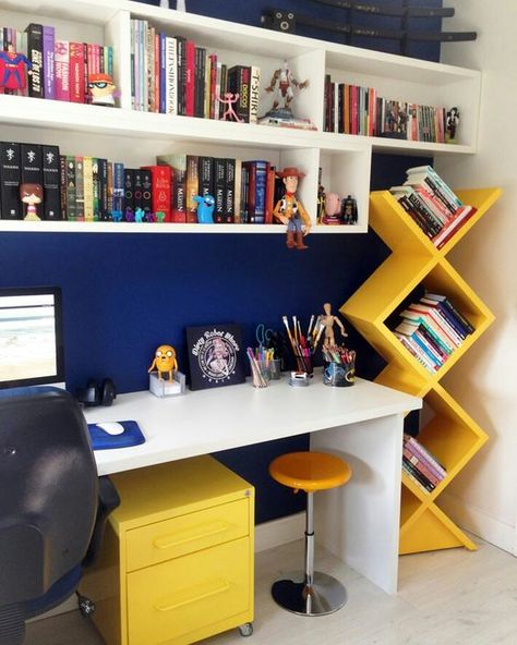 H Apartment Storage, Study Room Design, Study Room Decor, Bookshelves Diy, Trendy Bedroom, Trendy Home, A Desk, Home Library, Home Room Design