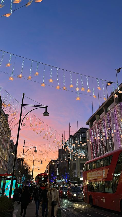 Oxford Street Aesthetic, London Shopping Street, London Aesthetic Summer, London Core, Study In England, Sunset London, Oxford Street London, London Wallpaper, Aesthetic London