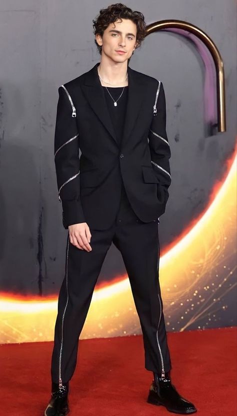 Timmy T, Designer Suits For Men, Illustration Fashion Design, Black Suit, Vogue Magazine, Cute Actors, Timothee Chalamet, Formal Attire, Designer Suits