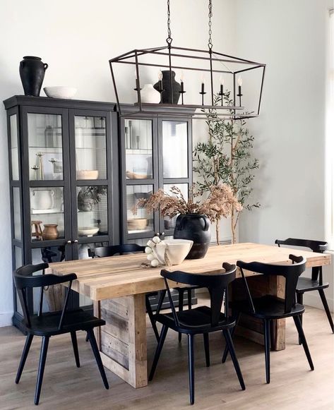 Reclaimed Pine Dining Table, Top Decor Ideas, Faux Stems, Modern Farmhouse Dining Room, Modern Farmhouse Dining, Dinning Room Design, Black Dining Chairs, Ideas Hogar, Style Deco