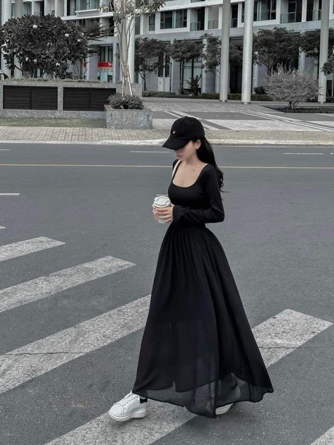 Cute Simple Dress, Aesthetic Korean Fashion, Long Dress Korean, Looks Rihanna, Fashion Outfit Ideas, Aesthetic Korean, Modest Dresses Casual, Pretty Prom Dresses, Fashionista Clothes