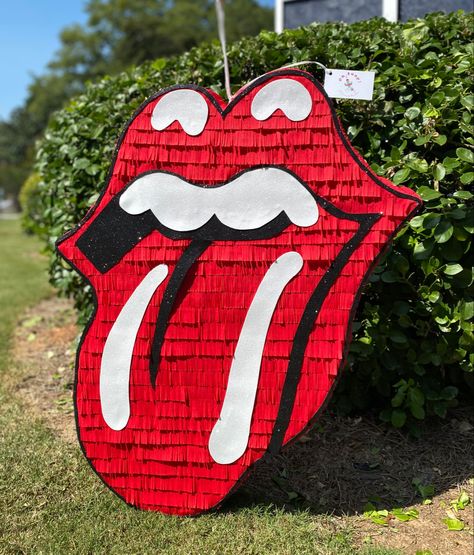 Festa Rock Roll, Rock And Roll Birthday, Homecoming Floats, Rock Star Birthday, Rock N Roll Party, Rollin Stones, Piñata Ideas, Diy Pinata, Big Party