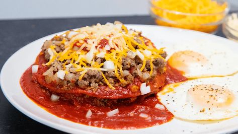 Red Chile Enchiladas, Stacked Enchiladas, Chili Enchiladas, Hatch Chiles, Red Chile Sauce, Chile Recipes, Red Enchiladas, Latin American Recipes, Fried Tortillas