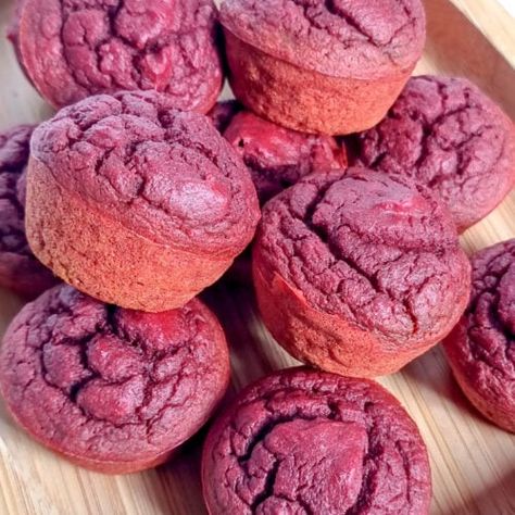 Beet Muffins for Babies - Golden Bear Mama Spinach Banana Muffins, Beet Muffins, Baby Muffins, Easy Baby Food Recipes, Banana And Egg, Baby Led Weaning Recipes, Healthy Baby Food, Weaning Recipes, Golden Bear