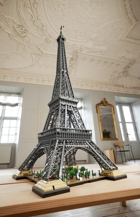 Famous Architecture Buildings, Lego Eiffel Tower, Famous Structures, Famous Architecture, Tower Building, Famous Buildings, Lego Storage, Lego House, Iconic Buildings