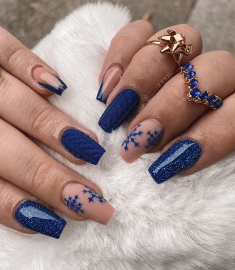 January Nail Designs Almond Shape, Christmas/new Years Nails, Blue Christmas Nails, Nails Grunge, December Nails, Winter Nails Acrylic, Christmas Gel Nails, Sweater Nails, Nails Winter