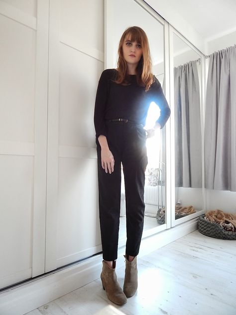 Isabelle Marant, Isabel Marant Dicker Boots, H&m Trousers, Old Outfits, Slot Pragmatic Play, All Black Outfit, Pragmatic Play, Outfit Posts, Black Outfit