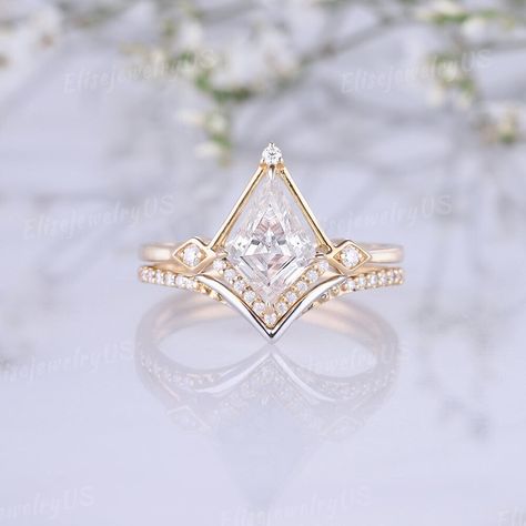 Kite Cut Moissanite Engagement Ring Set Dainty Gold Ring Diamond Cluster Rings Vintage Wedding Promise Bridal Set Anniversary Gift for Her Link to the black onyx engagement ring set https://www.etsy.com/listing/1503558194/unique-kite-cut-black-onyx-engagement RING DETAILS METAL: available in 10k, 14k or 18k solid yellow gold, white gold, rose gold ( Please contact me directly for palladium or platinum.) ENGAGEMENT RING CENTER STONE: Moissanite SIZE: 7*10mm SHAPE: Kite shaped ACCENT STONES: Moiss Kite Ring Set, Kite Engagement Ring Set, Kite Diamond Engagement Ring, Kite Shaped Engagement Ring, Kite Cut Engagement Ring, Kite Cut Ring, Kite Engagement Ring, Diamond Cluster Rings, Simple Unique Engagement Rings