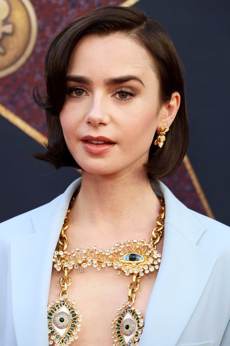 Lily Collins Just Cut Her Long Hair Into a Sleek, Blunt Bob Lily Collins Bob, Lily Collins Short Hair, Lily Collins Hair, Flapper Girl, Cut Her Hair, Short Bob Haircuts, Celebrity Beauty, Lily Collins, On The Red Carpet