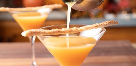 Pioneer Woman Apple Pie, Apple Pie Martini, Food Network Recipes Pioneer Woman, Ree Drummond Recipes, Coffee Milkshake, Best Thanksgiving Recipes, Homemade Apple Pies, Martini Recipes, Ree Drummond