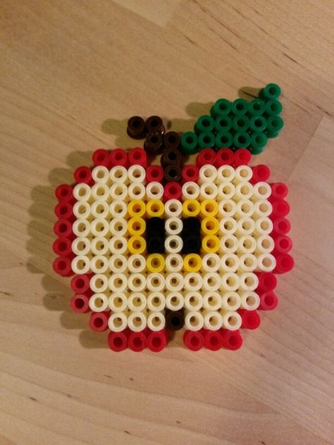 Apple hama beads by Thea P. Apple Perler Bead Patterns, Apple Perler Beads, Apple Pixel Art, Peeler Beads Patterns Easy, Easy Perler Beads, Apple Beads, Perler Beads Ideas, Melt Beads Patterns, Hamma Beads Ideas