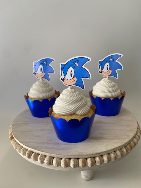 Sonic Cupcake toppers and wrappers bundle. Perfect to give your cupcakes a touch for that special occasion.  Includes: 12 Sonic Cupcake Toppers , 12 Foil Cardstock Cupcake Wrappers  Measurements: Toppers 2" each (one sided) Wrappers 2" Tall each once assemble (come flat and easy to assemble) Diy Sonic Cupcakes, Cupcakes Sonic Birthday, Sonic Cupcakes For Boys, Cupcake Sonic, Sonic Decorations, Sonic Cupcake Toppers, Sonic Cupcakes, Sonic Theme Birthday Party, Sonic Birthday Party