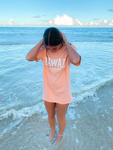 Preppy Instagram Pictures, Hawaii Preppy, Hawaii Fits, Lake Outfit Summer, Glow Outfits, Preppy Videos, Beachy Girl, Cute Beach Pictures, Lake Photoshoot