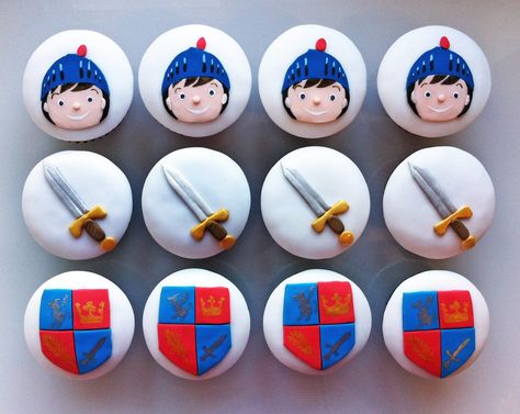 Mike the knight cupcakes Knight Cake Ideas, Knight Cupcakes, Niall Birthday, Castle Cupcakes, Knight Cake, Knights Party, Dragon Cupcakes, Castle Cakes, Knight Birthday