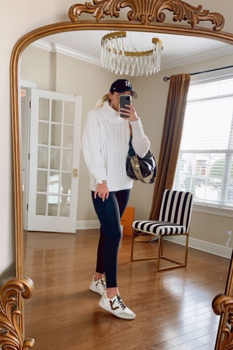 Sweater And Sneakers Outfit, Vintage Havana Sneakers Outfit, Casual Sneaker Outfit, Turtleneck Fashion, Style Athleisure, Style Turtleneck, Sneakers Outfit Casual, Fall Sneakers, Fashion Everyday