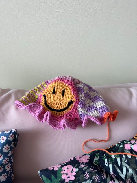 Crochet summer hat aesthetic 💖 Aesthetic Bucket Hat, Crochet Summer Hats, Hat Aesthetic, Self Made, Crochet Hat, Summer Crochet, Summer Hats, Smiley Face, Smiley