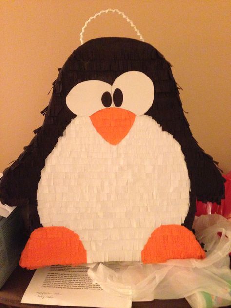 Homemade penguin piñata for winter wonderland party. Penguin Pinata, Easy Balloon Decorations, Pinata Craft, Pinata Design, Emoji Pinata, Homemade Pinata, Pinata Ideas, Pinata Diy, Crepe Streamers