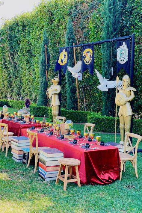 Fall under the spell of this amazing Harry Potter party! What impressive table settings!! See more party ideas and share yours at CatchMyParty.com Harry Potter Themed Table Decorations, Harry Potter Party Table Setting, Harry Potter Tablescape, Harry Potter Christmas Dinner Table, Harry Potter Tablescape Birthday, Harry Potter Dinner Table Decor, Harry Potter Table, Harry Potter Kids, Harry Potter Theme Party