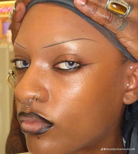 Makeup Shaved Brows, Goth Eyebrows, Shave Eyebrows, Eyebrow Styles, Makeup For Black Skin, Cool Makeup Looks, Ethereal Makeup, Unique Makeup, Edgy Makeup