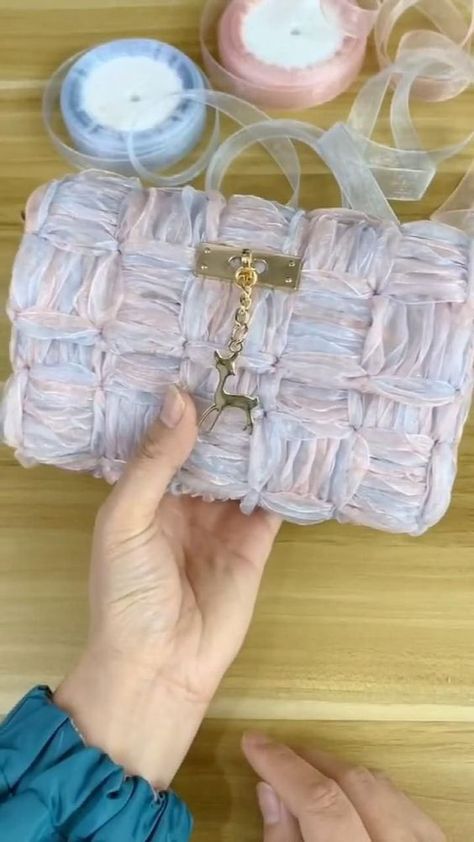 Canvas Bag Diy, Knitting Art, Diy Crochet Bag, Sac Diy, Crochet Bag Tutorials, Diy Bag Designs, Diy Bags Patterns, Diy Bags Purses, Crochet Stitches Video