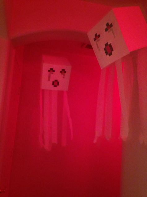 Once you walk thru the Nether portal I had red lights and Ghast! I made these Ghast with white card stalk and lots of tape :) Diy Nether Portal, Nether Portal Birthday Party, Diy Minecraft Birthday Party, Minecraft Halloween, Minecraft Bday, Nether Portal, 21 Party, Blaze Birthday, 6 Birthday