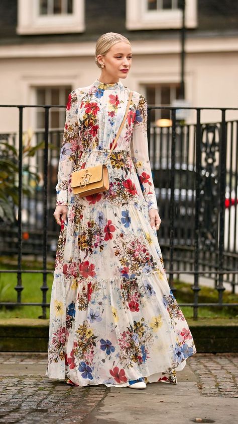 Sustainable Highlights from This Fashion Month: In The Frow in Rented Erdem In The Frow, Maxi Dress Outfit, Junior Fashion, Style Maxi Dress, Long Maxi Dress, London Fashion Week, Dress Patterns, Maxi Dresses, Modest Fashion