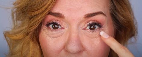 This is a guide to the best technique for concealing under-eye bags over 50. Learn how to apply under-eye concealer for mature skin with this easy step-by-step tutorial. How To Conceal Under Eye Bags Over 50, How To Hide Under Eye Bags, Hide Under Eye Bags, Saggy Eyes, Eye Makeup Concealer, Maybelline Age Rewind Concealer, Baggy Eyes, Hooded Eye Makeup Tutorial, How To Wear Makeup