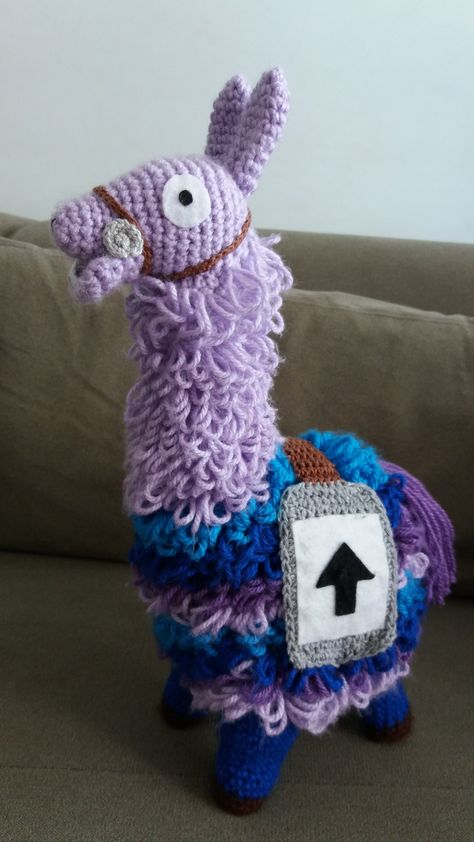 Amigurumi Lhama Fortnite Crochet Fortnite Llama, Fortnite Gift Ideas, Crochet Fortnite, Fortnite Crochet, Crochet Outfits, Graduation Gifts For Friends, Bf Gifts, Amigurumi Ideas, Crochet Design Pattern