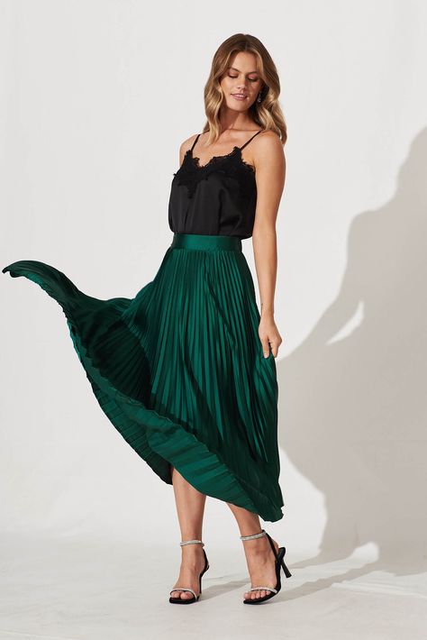 Emerald Green Silk Skirt, Emerald Green Midi Skirt Outfit, Emerald Green Pleated Skirt Outfit, Satin Pleated Skirt Outfit, Green Midi Skirt Outfit, Green Pleated Skirt Outfit, Emerald Green Skirt, Holiday Skirt Outfits, Green Silk Skirt