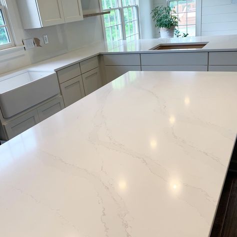 Silestone Calacatta Gold Quartz from Home Depot Silestone Calacatta Gold, Quartzite Countertops Kitchen, Silestone Kitchen, Calacatta Gold Quartz, Silestone Countertops, White Kitchen Countertops, Home Depot Kitchen, Elegant Living Room Design, Open Plan Kitchen Living Room