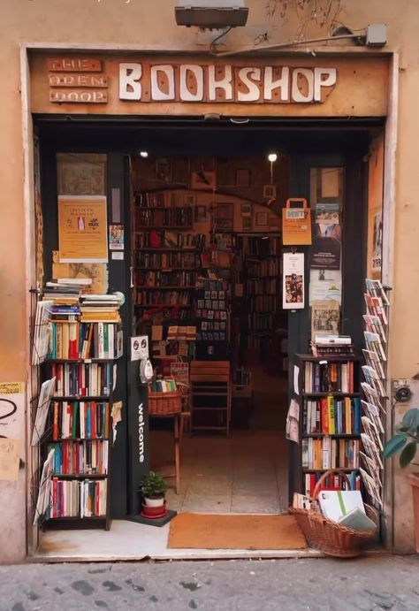 Tiny Bookstore, Dream Bookstore, Book Store Aesthetic, Bookshop Café, Bookstore Aesthetic, Bookstore Design, Store Aesthetic, Book Shops, Dream Library