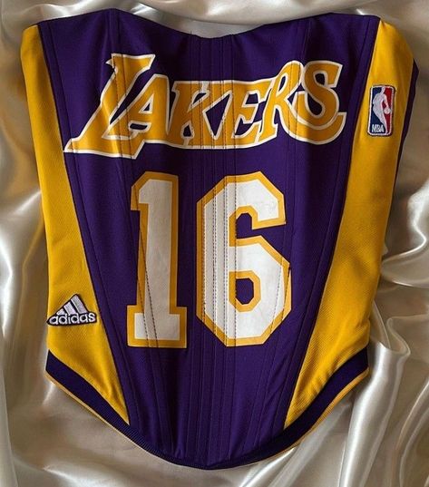 Graduation Crafts, Mode Zara, Chique Outfits, Camping Items, Mode Inspo, Baddie Outfits Casual, Really Cute Outfits, Teenage Fashion Outfits, Los Angeles Lakers