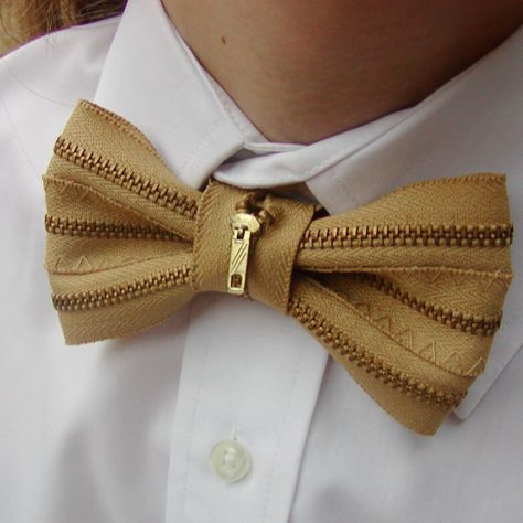 My my, don't you look dapper. Unique Bow Tie, Zipper Crafts, Ethno Style, Looking Dapper, Creation Couture, Mens Bow Ties, Mode Vintage, Bow Ties, Ties Mens