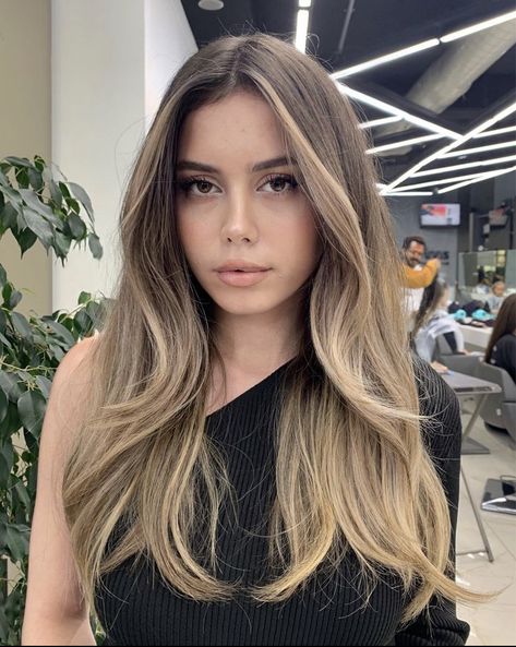 Blonde Sombre, Winter Hair Trends, Balayage Straight Hair, Germany Wedding, Beige Blonde Hair, Beige Blond, Brown Hair Looks, Blonde Hair Inspiration, Honey Hair