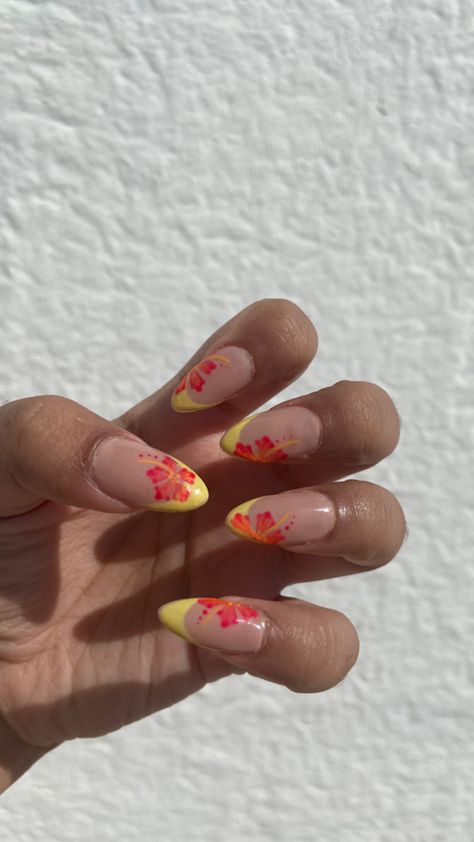 Island Girl Nails, Costa Rica Nails Designs, Island Nails Designs, Nails Design Flowers, Yellow Pink Nails, Pink Hibiscus Nails, Tropical Summer Nails, Thailand Nails, Yellow And Pink Nails