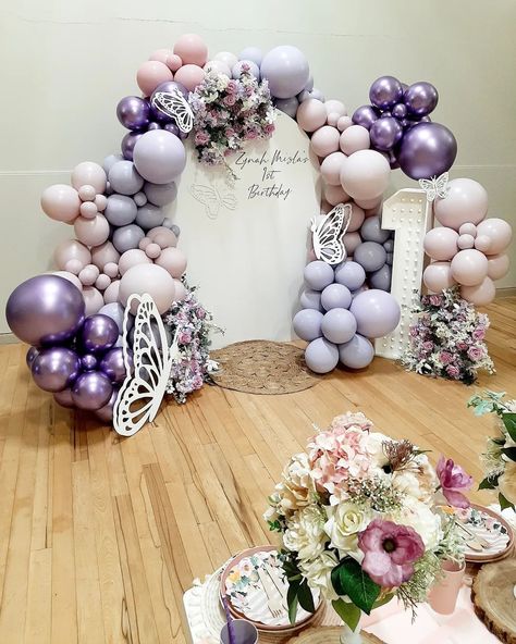 Lilac Balloon Garland, Lilac Balloons, Pink First Birthday, Kids Party Planner, 1st Birthday Balloons, Purple Vibe, Purple Decor, Birthday Balloon Decorations, Butterfly Birthday