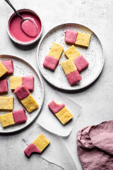 An easy shortbread cookie recipe with buttery orange flavor and a subtle cornmeal texture. A vibrant pink blood orange glaze adds natural color and bright citrus flavor. Iced Shortbread Cookies, Easy Shortbread Cookie Recipe, Easy Shortbread, Raspberry And White Chocolate, Chocolate Blondies, Shortbread Cookies Easy, White Chocolate Blondies, Sweet Photography, Shortbread Bars