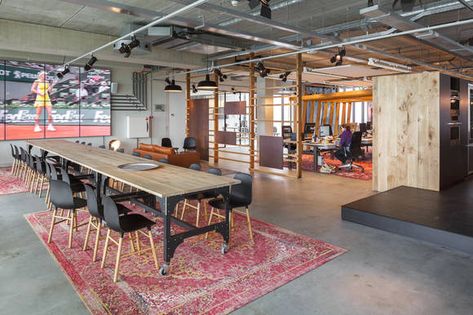 Workspaces Design, Warehouse Office Design, Interior Design Styles Guide, Bureau Open Space, Cheap Office Furniture, Startup Office, Warehouse Office, Furniture Business, Industrial Office Design