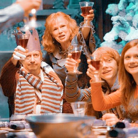 Weasley Twins Fanart, Arthur Weasley, Weasley Family, Harry Potter Wall, Ronald Weasley, Hp Harry Potter, Weasley Twins, Harry Potter Draco Malfoy, Hogwarts Aesthetic