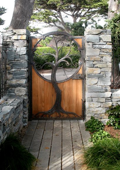 Tree Of Gondor, Yard Gate, Garden Gate Design, Wrought Iron Decor, Metal Gates, Wooden Gates, Iron Gates, Iron Gate, Garden Gate