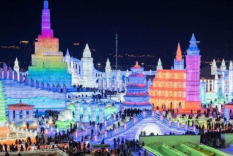 These 24 Breathtaking Photos From Harbin Snow And Ice Festival Will Make You Wanderlust Albuquerque Balloon Festival, Up Helly Aa, Coldest Place On Earth, Snow Festival, Ice Shop, Fire Festival, Snow Theme, Cold Weather Activities, Snow Sculptures