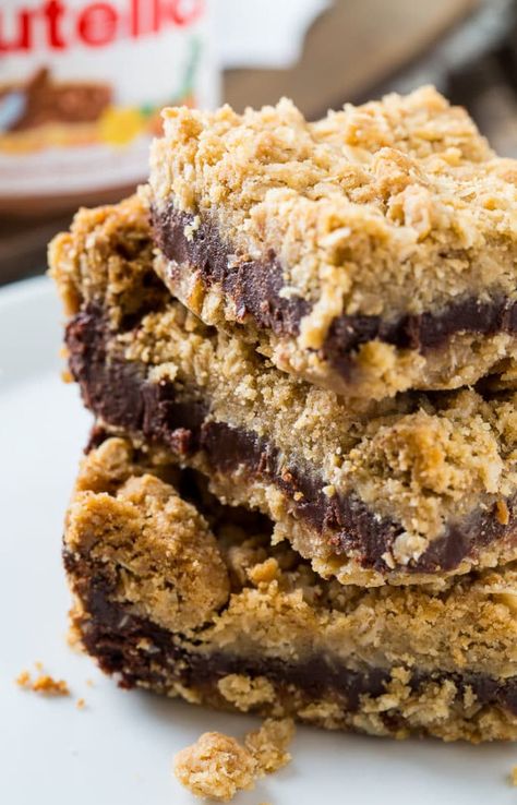 Nutella Fudge Bars Bars With Oatmeal, Oatmeal Cookie Crust, Oatmeal Fudge Bars, Oatmeal Chocolate Chip Bars, Nutella Fudge, Fudge Ingredients, Nutella Desserts, Fudge Bars, Oat Crumble