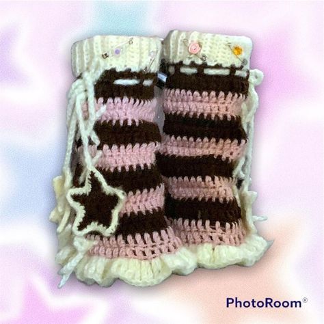 Kawaii Crochet Clothes, Velvet Crochet, Crochet Leg Warmers, Confection Au Crochet, Mini Crochet, Crochet Clothing And Accessories, Crochet Design Pattern, Kawaii Crochet, Beginner Crochet Projects