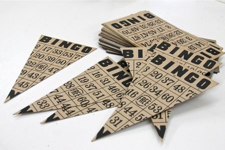 Love this Bingo Pennant Banner made from old Bingo cards.                                                                                                                                                                                 More Bingo Decorations, Bingo Night Decorations, Bingo Decorations Ideas, Bingo Themed Party Ideas, Bingo Party Decorations, Make Your Own Banner, Bingo Night, Bingo Party, Bingo Printable