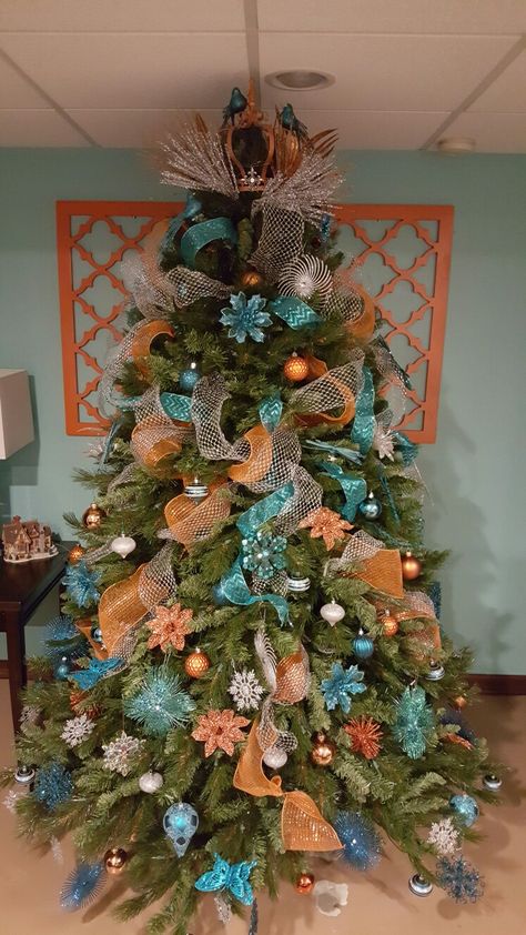 Teal and orange Christmas tree, for my morroccan inspired basement Orange Decorations, Teal Christmas Tree, Orange Christmas Tree, Tree Orange, Teal Christmas, Colorful Ornaments, Orange Christmas, Black Christmas Trees, Ribbon On Christmas Tree