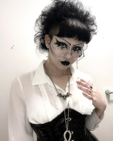 Goth Updo Hairstyles Short Hair, Alt Makeup With Glasses, Goth Makeup Glasses, Trad Goth Outfits, Goth Outfit Inspo, Alternative Subcultures, Punk Girls, Modern Goth, Goth Stuff