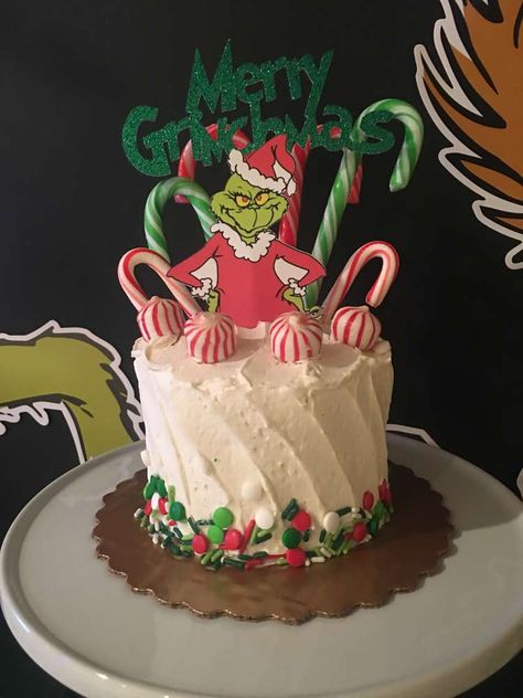 Grinch Themed Cake, Diy Grinch Cake, Grinch Cakes Ideas, Grinch Birthday Cake Kids, Grinch Smash Cake, Pastel Grinch, Grinch Cupcakes Ideas, Grinch Cake Ideas, Grinch Christmas Cake